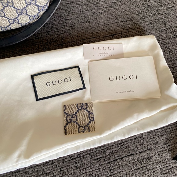 GUCCI GG Supreme Monogram Shoulder Bag - Picture 8 of 15